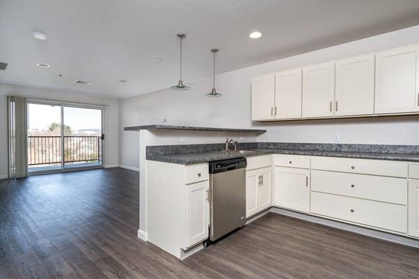 $2,450 / 2br - 1040ft2 - Picnic Area, Additional Storage, Fitness Center (180 Woodbury St, Manchester, NH)63656227773953121