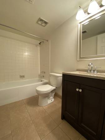 $1,050 / 2br - Stunning 2 BR at the Four Seasons in Quiet Plum Location! CALL TODAY!! (Plum / Monroeville / Oakmont / Penn Hills)64013370247043124