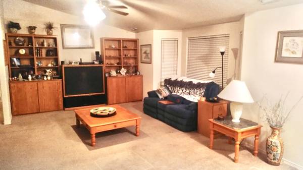 $695 / 3br - Room for Rent in nice home with spacious kitchen and living room. (Venita)63977274005506121