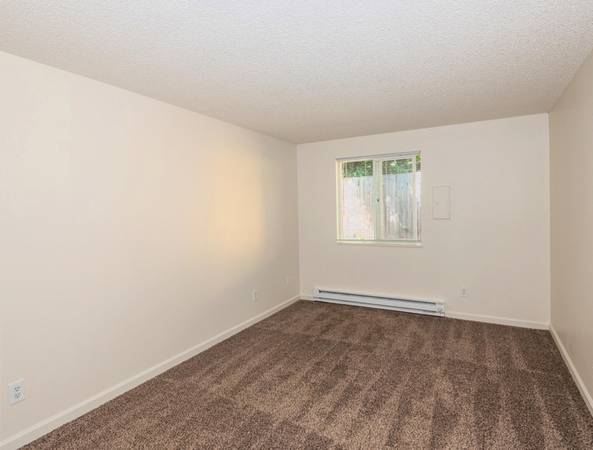 $1,345 / 1br - SPECIAL - $500 OFF + Built-In Shelves, Plush Carpet | Open Floorplan (Tigard)63956353052931122