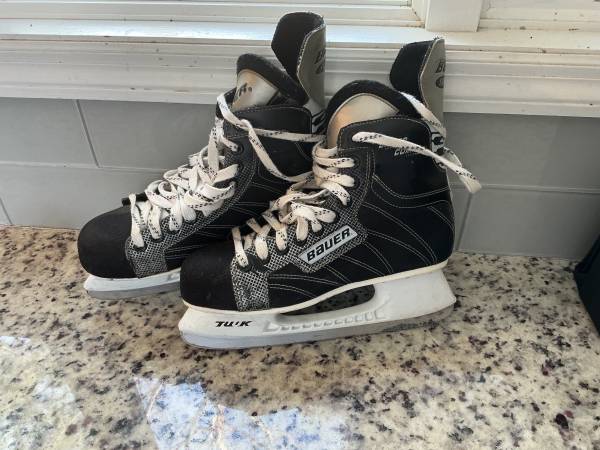 Pair of Bauer Tuuk Ice Skates 1