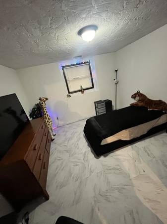 $700 / 3br - 2500ft2 - Room for rent in safe clean environment (Florissant)64053024755203122