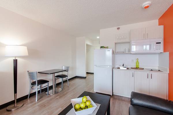 Flat Screen TVs, Free Parking, Fully Furnished 1