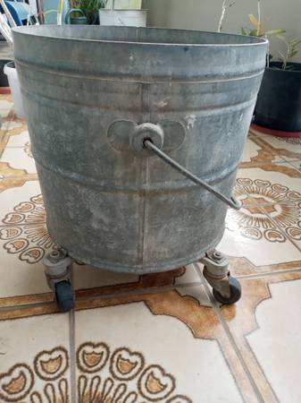 Galvanize Bucket w/ wheels 1