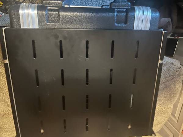8U affect case with a pullout shelf 1
