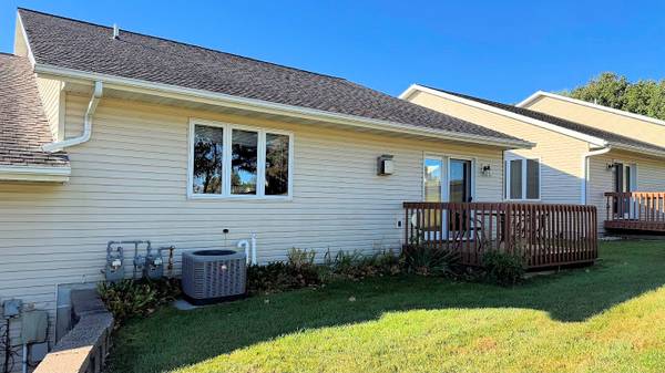 $285,000 / 2br - 2342ft2 - Beautiful 55+ Condo in Great Location (Reedsburg)64048421688705121
