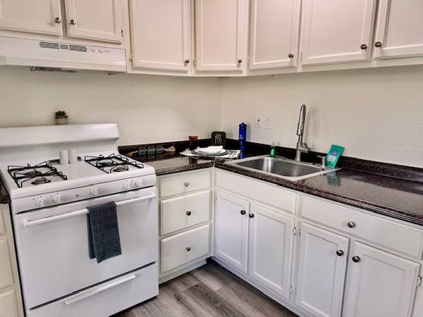 $1,895 / 2br - Santa Rosa Oasis Remod 2 BR 1 BTH - In Unit W/D - Private Yard (Palm Desert, La Quinta, Bermuda Dunes, Indio)63668370946305124