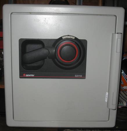 ********SENTTRY  Fireproof & Waterproof Safe ********* 1