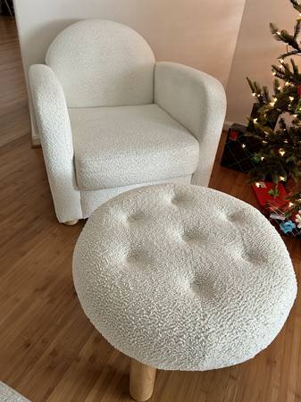 Threshold Accent Chair + Matching Ottoman – Great Condition 1