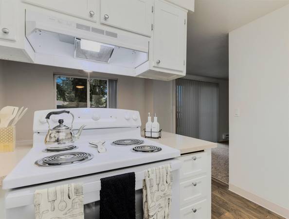 $1,450 / 2br - TOUR READY - MOVE ASAP! Energy-Efficient Appliances - Open Kitchens (Rockwood Area)64039061594498123