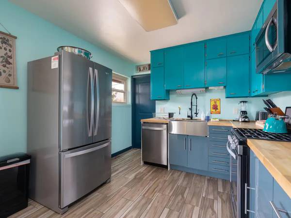 $3,775 / 4br - 2400ft2 - 4 bed | 4 bath | large fenced yard | furnished | utilities included (Santa Fe)63659815090691121