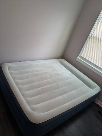 Queen Air bed 1