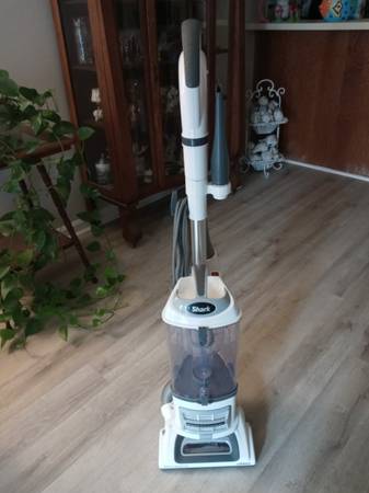 Shark Professional Navigator Lift-Away Vacuum 1