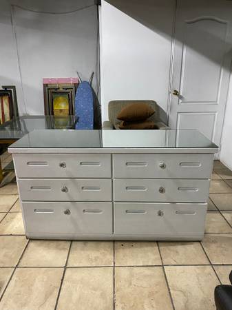 Cómoda o Bufetera Antigua Vintage En Madera De Cedro y Espejos 1