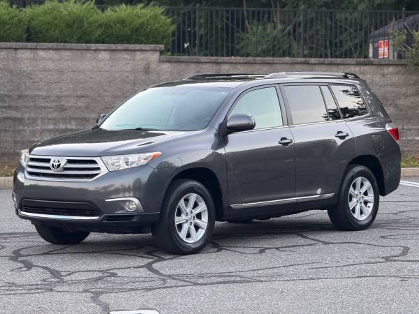2013 Toyota Highlander SE - AWD - CARFAX LIMPIO - $13,500 (Wakefield)63470622800515122