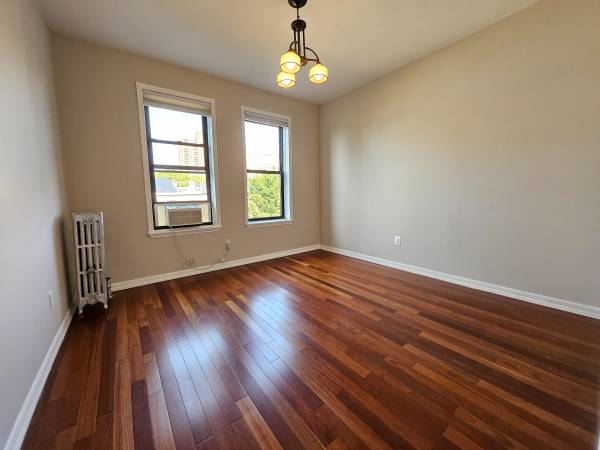 $2,750 / 2br - ✨ Bay Ridge Gem! near NYU, Subway, Xbus, Top Floor of Private 6 Family (bay ridge, dyker heights)63816602306177121