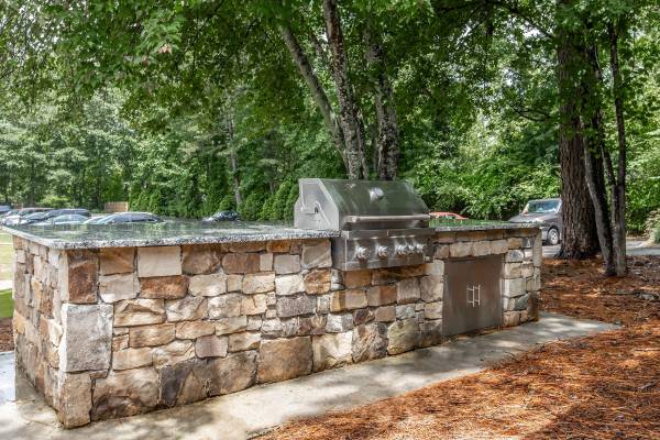 Charming 2BR Oasis in the Heart of the City! 1