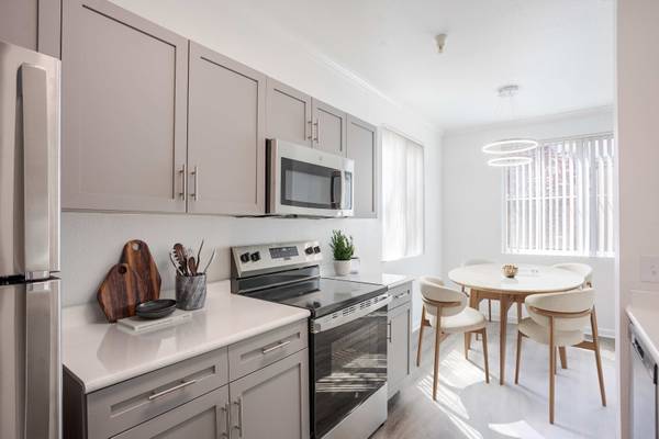 $2,021 / 1br - 820ft2 - RENOVATED 1BED1BATH WITH WASHER AND DRYER! CALL NOW (NORTH NOMAS)63844740725761120