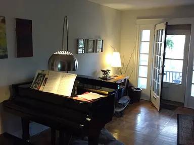 $1,275 / 3br - 2100ft2 - %%Bright 3BR / 2BA Row Home Near Chestnut Hill''''''' (Philadelphia)64046036384641121