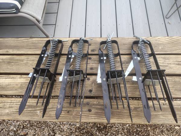4 Mole Traps 1