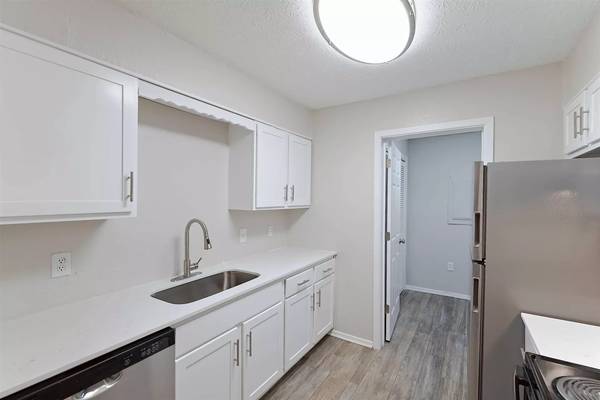 $1,199 / 2br - 1093ft2 - Four-legged friends welcome! Enjoy our pet-friendly 2 BD / 2 BA. (Stone Mountain)63963989644418122