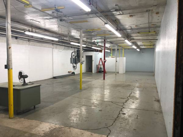 Warehouse/storage/manufacturing Climate controlled space 1