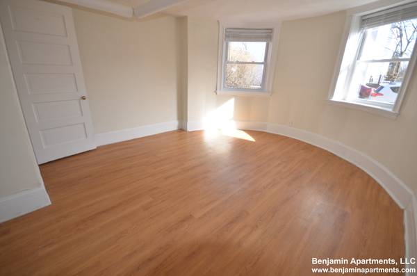 $3,375 / 3br - NO FEE ** Brighton3 Bed Apt includes Heat HW. Cat OK. (Brighton)64294791337218123