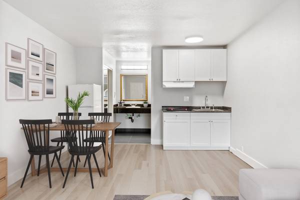 $1,470 / 375ft2 - Estudio completamente renovado con todos los gastos de electricidad incluidos!63865816580355121
