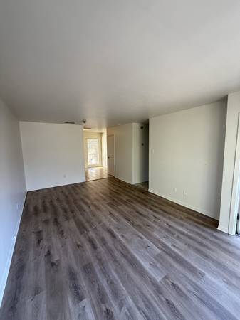 2 Bed 1 bath - 2 blocks from Pine Tree Elementary 1