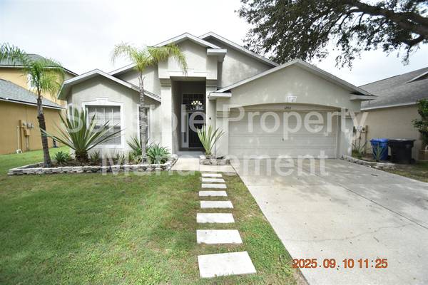$2,295 / 4br - 1816ft2 - 12913 Lake Vista Dr ~ LAKEFRONT Home in Kings Lake Community! ~ (Gibsonton)63991085641986120