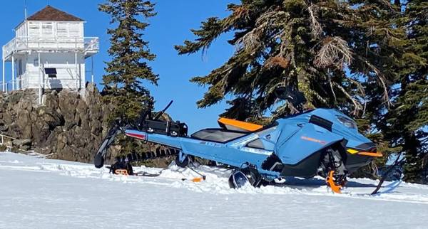 2022 165 Skidoo Summit X Snowmobile 1
