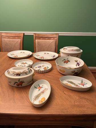 Royal Worcester Evesham Serving Set 1