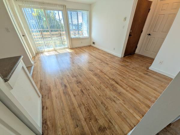 $2225.00 / 2br - 975ft2 - The Heidi Apartments63814789280897123