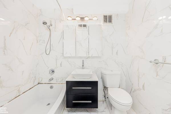 $950 / 1br - 1 BED/1 BATH (Bronx)63816602784513121