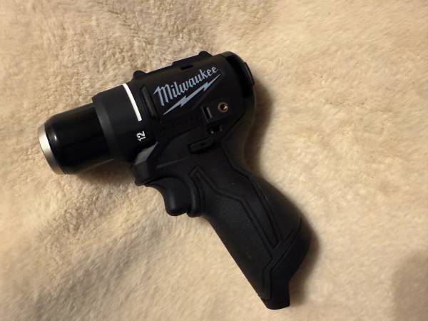 Milwaukee M12 (CUSTOM) subcompact 3/8 drill 1