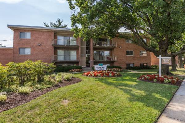 $1,945 / 2br - 880ft2 - Real closets, great view! (Washington)63896156856066120