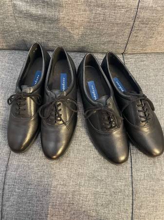 CAN SHIP 7 Narrow black Easy Spirit. 12 each or 20 for both 1