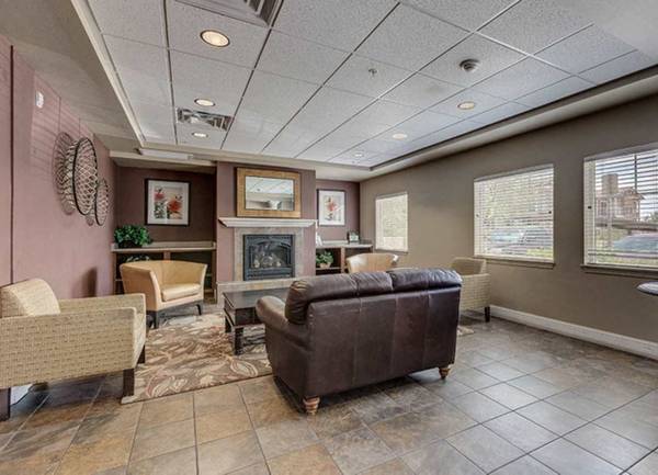 $940 / 1br - Ceiling Fan, Social Functions, Central Air and Heat (2250 Cougar Drive, Laughlin, NV)63799516958209122
