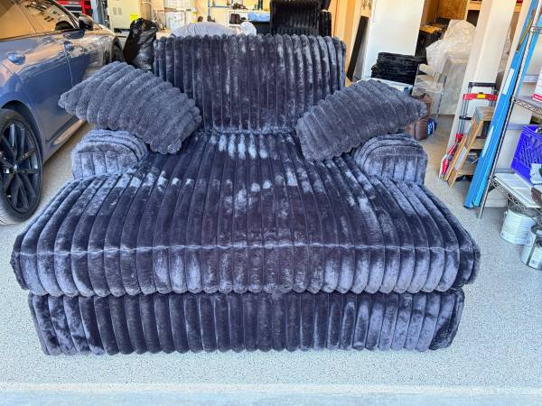 ONLY 9 MONTHS OLD - RECLINING  SOFA & CHAISE LOUNGE 1