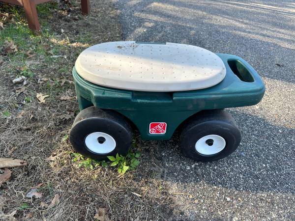 Step 2 Rolling Garden Hopper Cart 1