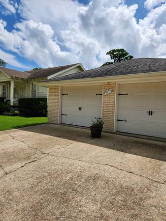 $2,000 / 2br - 1300ft2 - Old Metairie 2 bed , 2 bath (Metairie)63903421385730120