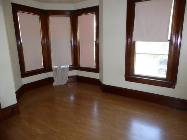 $1,550 / 1br - 1000ft2 - Apartamento de un dormitorio en Burlington, a pie del hospital y Church Street (Burlington)63784685183491124