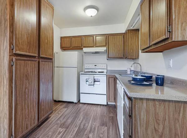 $1,850 / 3br - Amplio apartamento de 3 habitaciones que acepta mascotas con fácil acceso al MAX (SE Portland)63831327801347122