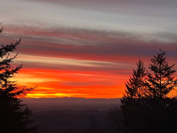 $750,000 / 3br - 2848ft2 - VIEWS, VIEWS, VIEWS! 2824 Sq Ft Alpine Heights 3 Bed, 2.5 Bath Home (Battle Ground)64039057384451121