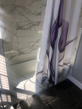 $850 / 1br - 120ft2 - Large House Bedroom Available (Marshfield)63809989336705123