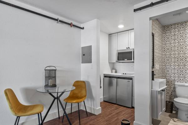 $995 / 193ft2 - ¡Un lugar que puedes llamar hogar! Hermoso y acogedor apartamento estudio (8002 W Overland Rd, Boise, ID)63794895731585123