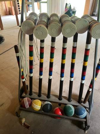 croquet set and large planter 1
