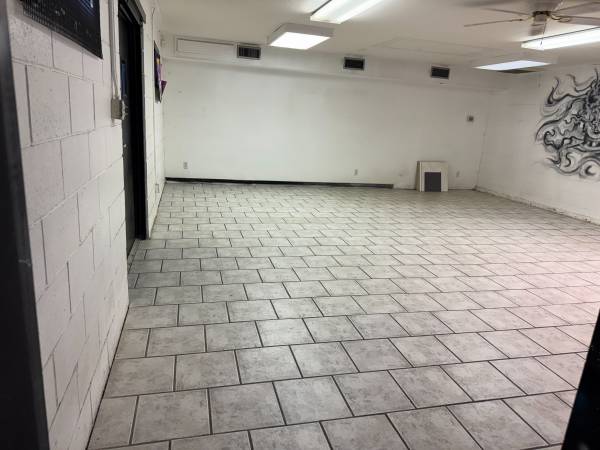 $2,400 / 2000ft2 - Frontage Retail Space on 15th Street (Tulsa)63982125483395121