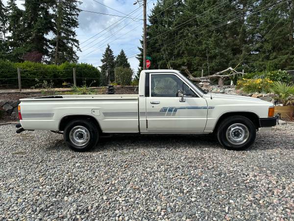 1986 Toyota Pickup Automatic 75K original miles - $10,500 (Los Angeles)63441175199619121