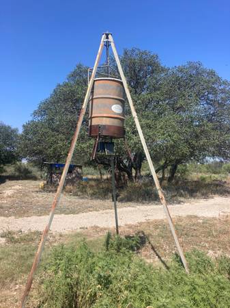 Tri-pod deer feeder 1